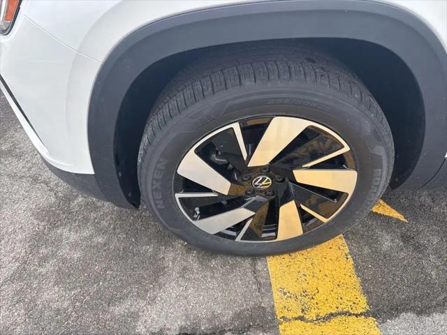 2026 Volkswagen Atlas Cross Sport SE with Technology