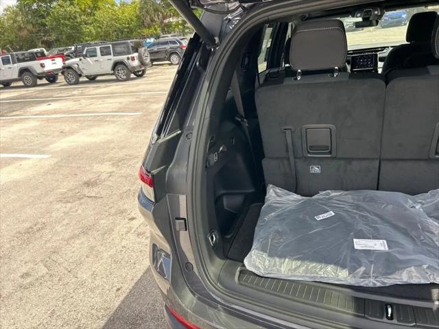 2025 Jeep Grand Cherokee L Laredo X 4x4