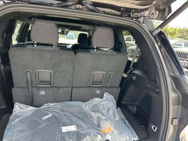 2025 Jeep Grand Cherokee L Laredo X 4x4