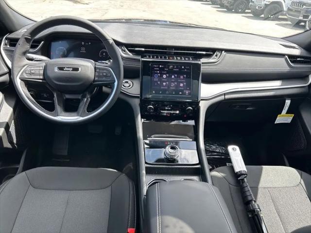 2025 Jeep Grand Cherokee L Laredo X 4x4