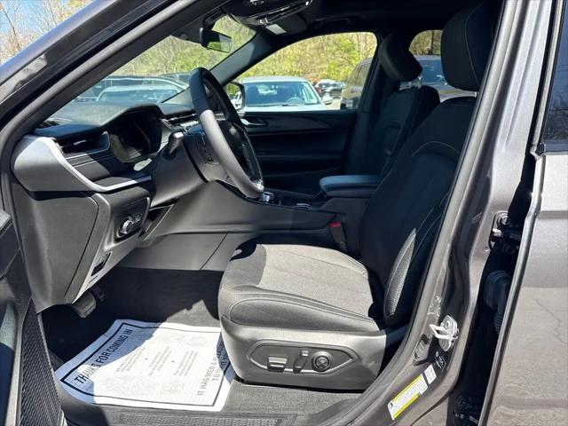 2025 Jeep Grand Cherokee L Laredo X 4x4