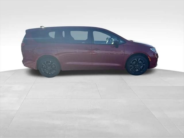 2026 Chrysler Pacifica Select AWD