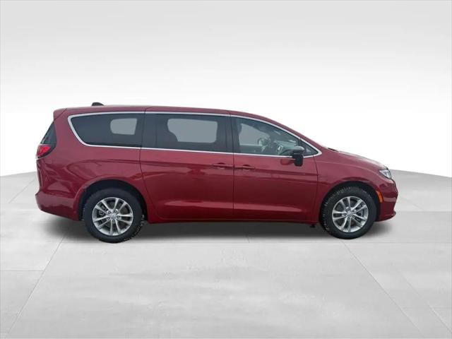 2026 Chrysler Pacifica Select AWD