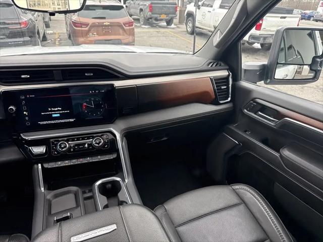 2024 GMC Sierra 3500HD 4WD Crew Cab Standard Bed Denali