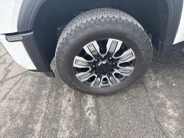 2024 GMC Sierra 3500HD 4WD Crew Cab Standard Bed Denali
