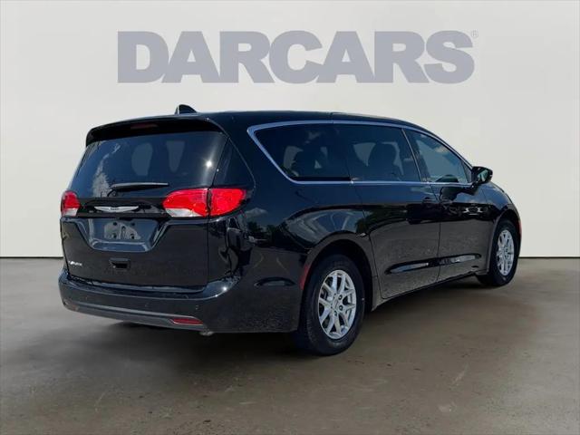 2025 Chrysler Voyager LX