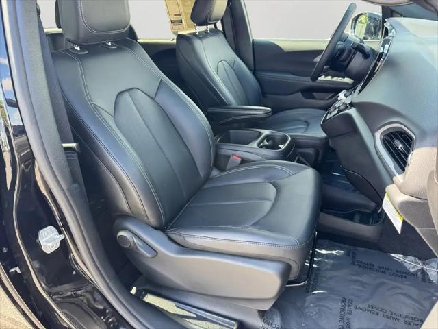 2025 Chrysler Voyager LX