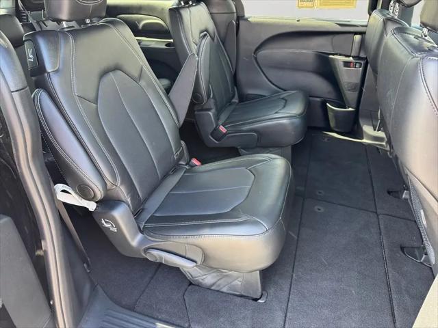 2025 Chrysler Voyager LX