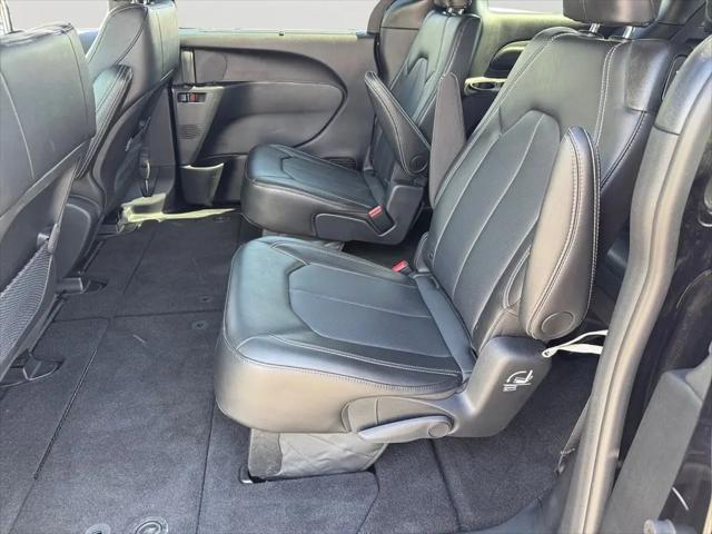 2025 Chrysler Voyager LX