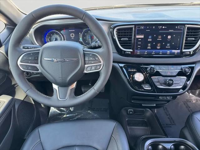 2025 Chrysler Voyager LX
