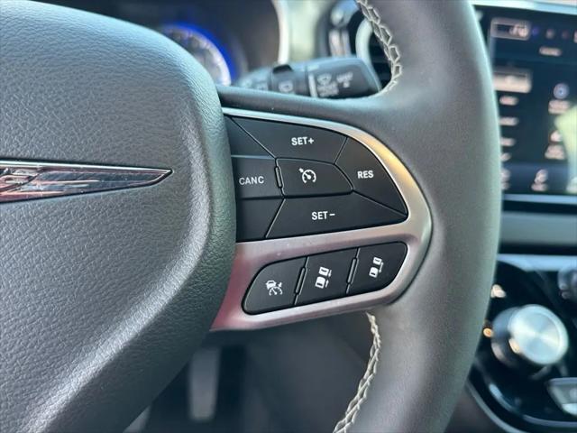 2025 Chrysler Voyager LX
