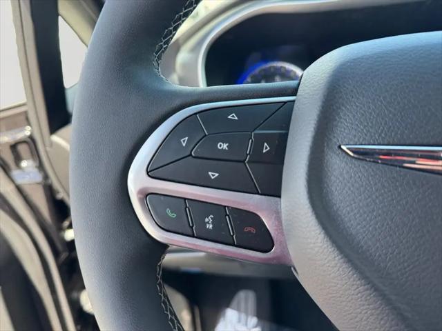 2025 Chrysler Voyager LX