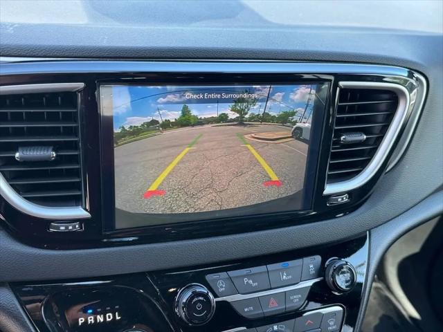 2025 Chrysler Voyager LX