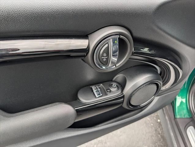 2023 MINI SE Hardtop Cooper Signature