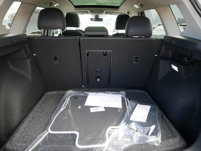 2026 Volkswagen Taos SE Black