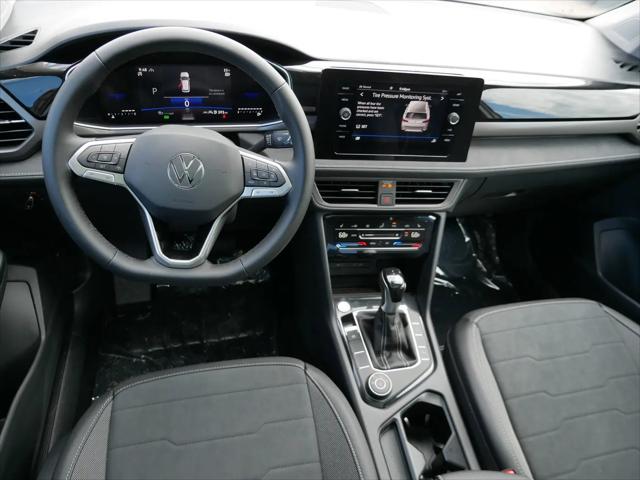 2026 Volkswagen Taos SE Black