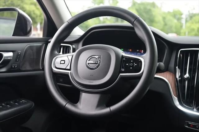 2023 Volvo S60 B5 Plus Dark Theme