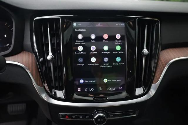 2023 Volvo S60 B5 Plus Dark Theme
