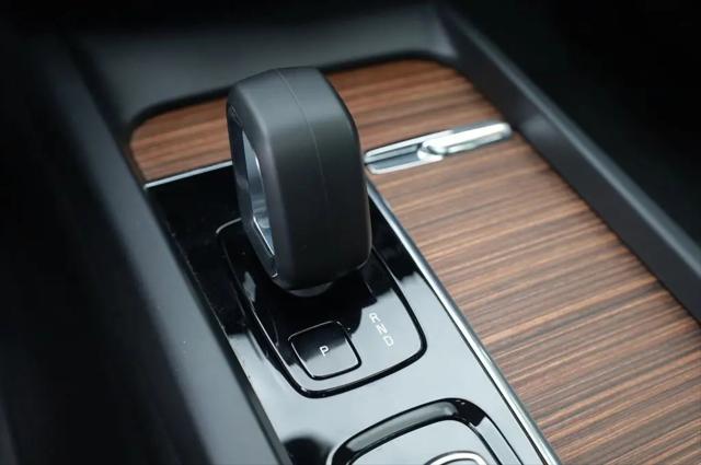 2023 Volvo S60 B5 Plus Dark Theme