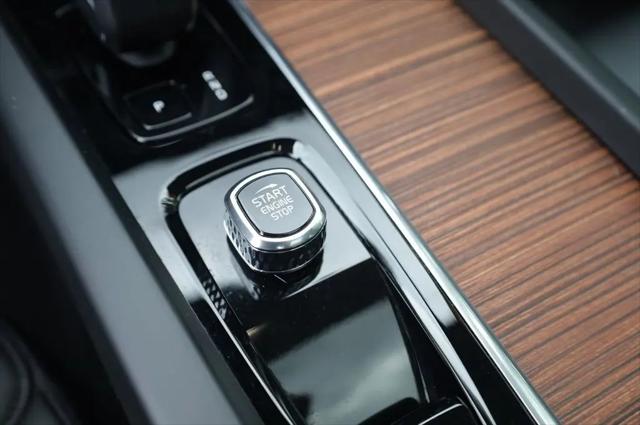 2023 Volvo S60 B5 Plus Dark Theme