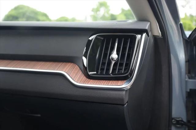 2023 Volvo S60 B5 Plus Dark Theme