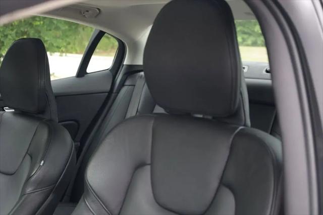 2023 Volvo S60 B5 Plus Dark Theme
