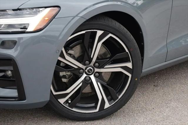 2023 Volvo S60 B5 Plus Dark Theme