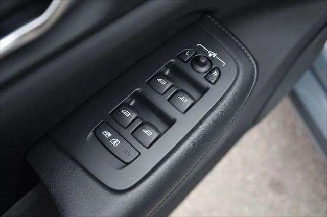 2023 Volvo S60 B5 Plus Dark Theme