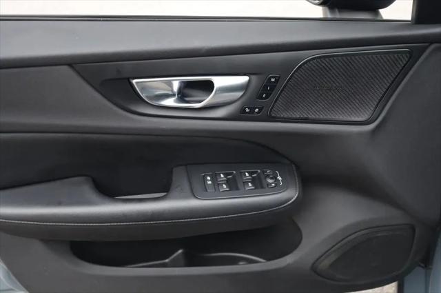 2023 Volvo S60 B5 Plus Dark Theme