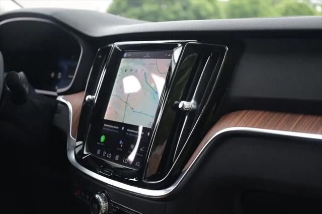2023 Volvo S60 B5 Plus Dark Theme