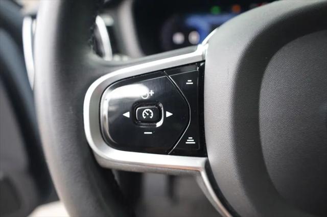 2023 Volvo S60 B5 Plus Dark Theme