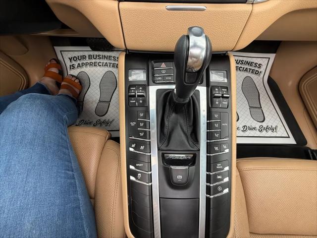 2017 Porsche Macan Macan