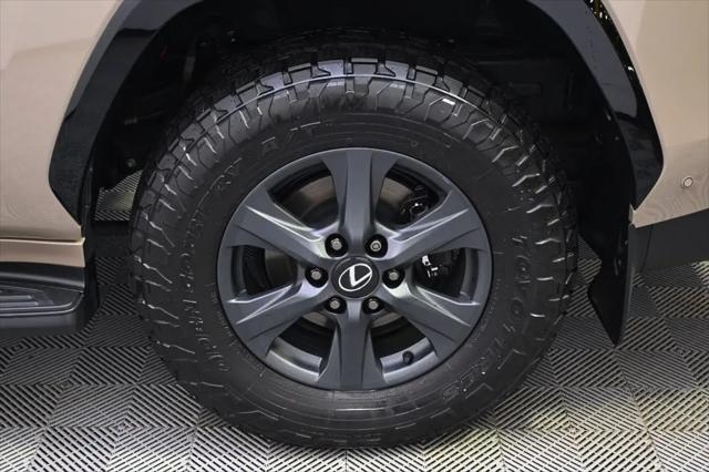 2025 Lexus LX Overtrail