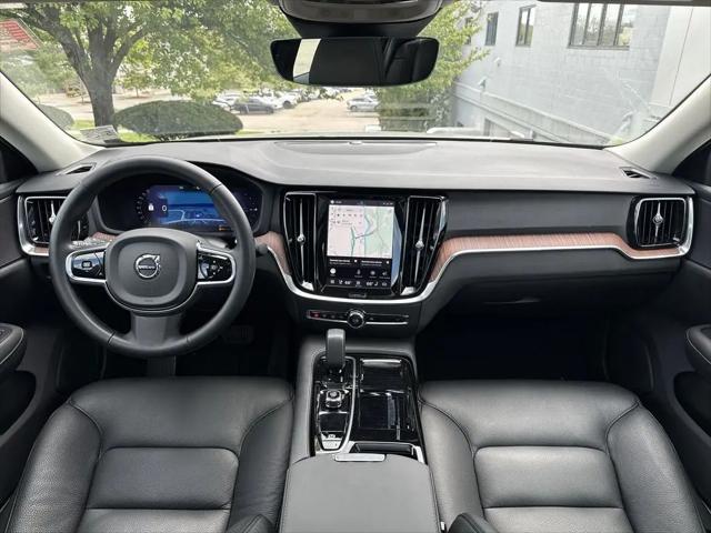 2025 Volvo S60 T8 Plus