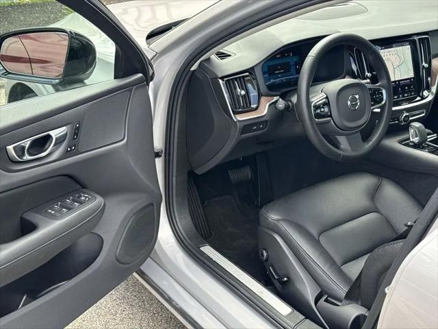 2025 Volvo S60 T8 Plus