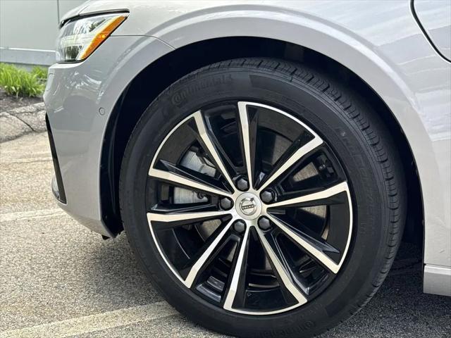 2025 Volvo S60 T8 Plus