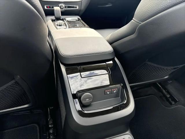 2025 Volvo S60 T8 Plus