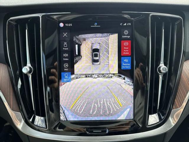 2025 Volvo S60 T8 Plus