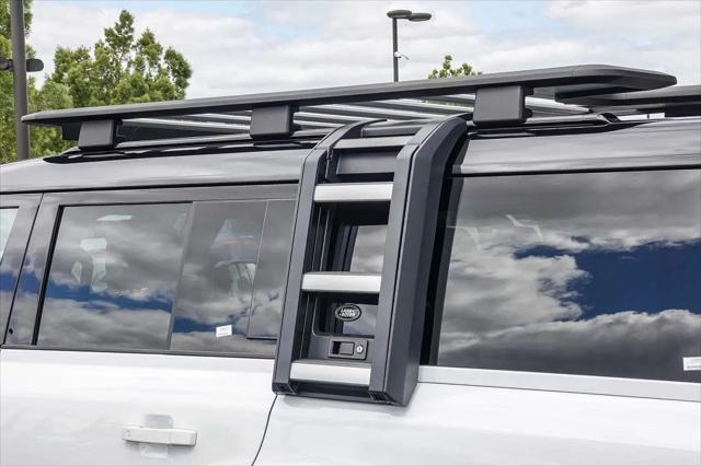2024 Land Rover Defender 130 P400 X-Dynamic SE