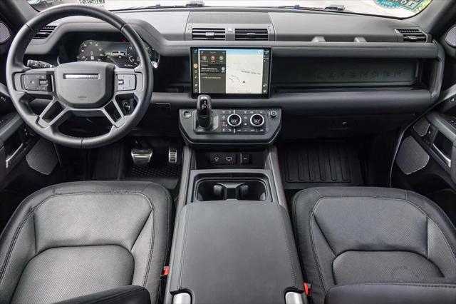 2024 Land Rover Defender 130 P400 X-Dynamic SE