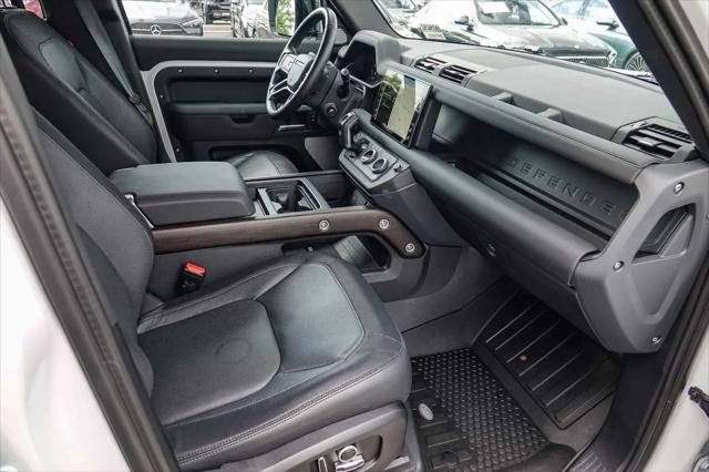2024 Land Rover Defender 130 P400 X-Dynamic SE