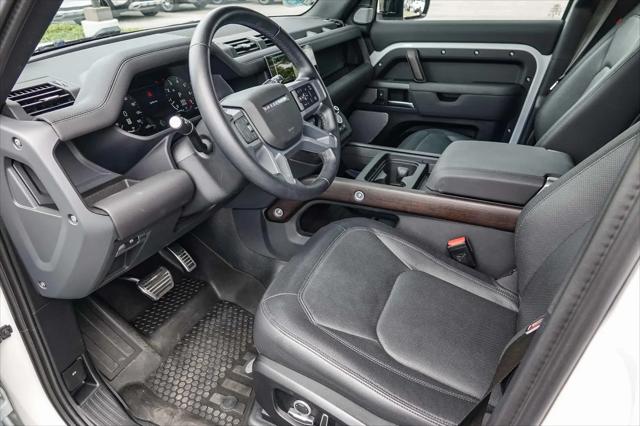 2024 Land Rover Defender 130 P400 X-Dynamic SE