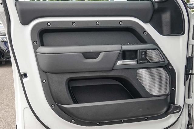 2024 Land Rover Defender 130 P400 X-Dynamic SE
