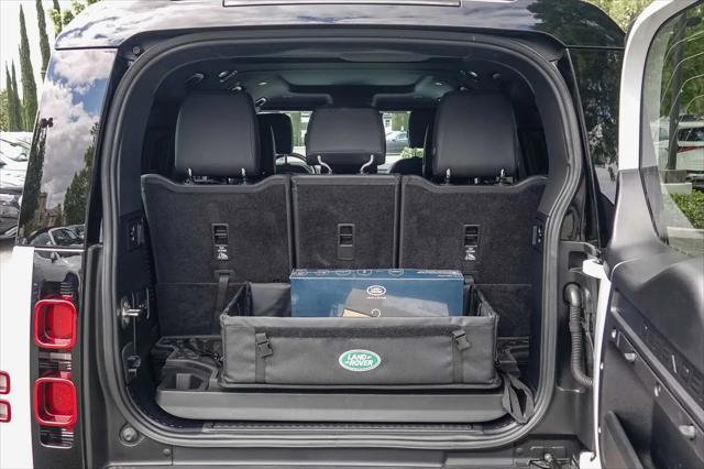 2024 Land Rover Defender 130 P400 X-Dynamic SE