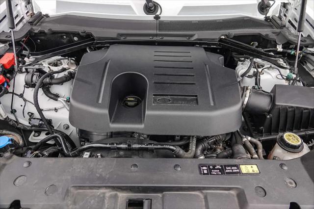 2024 Land Rover Defender 130 P400 X-Dynamic SE