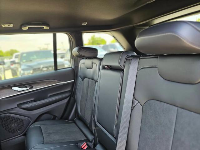 2026 Jeep Grand Cherokee Altitude 4x2