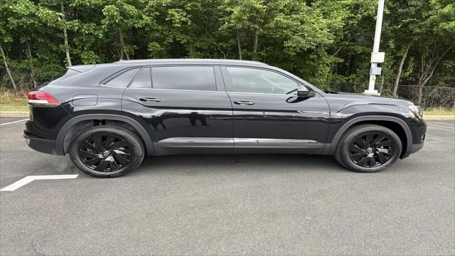 2026 Volkswagen Atlas Cross Sport SE with Technology