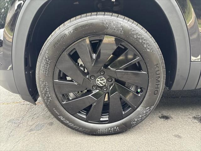 2026 Volkswagen Atlas Cross Sport SE with Technology