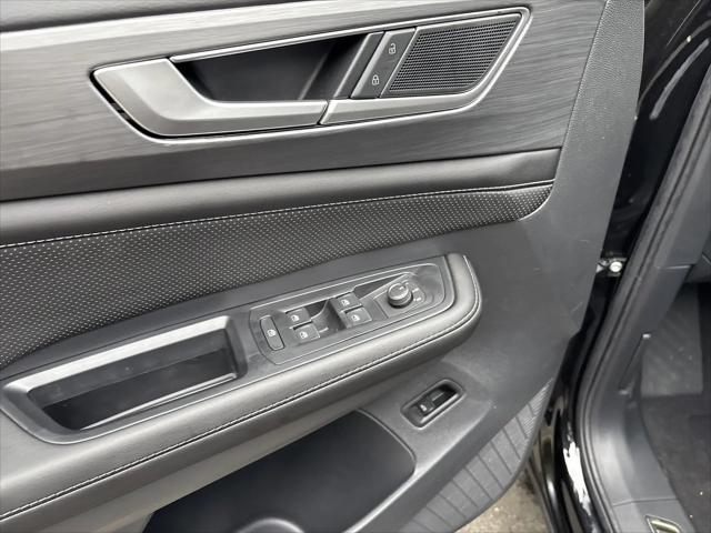 2026 Volkswagen Atlas Cross Sport SE with Technology