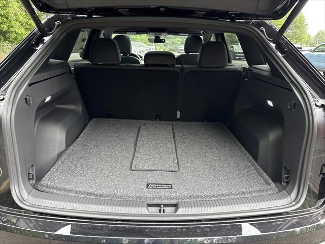 2026 Volkswagen Atlas Cross Sport SE with Technology